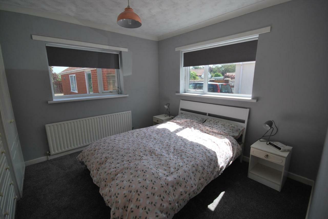 Belle'S Bungalow Villa Cleveleys Exterior photo
